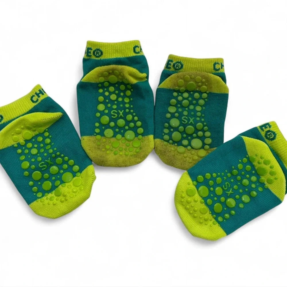 2 Pairs Chuck E Cheese Trampoline Zone Ankle Grip Socks Toddler Unisex 4C-9.5C